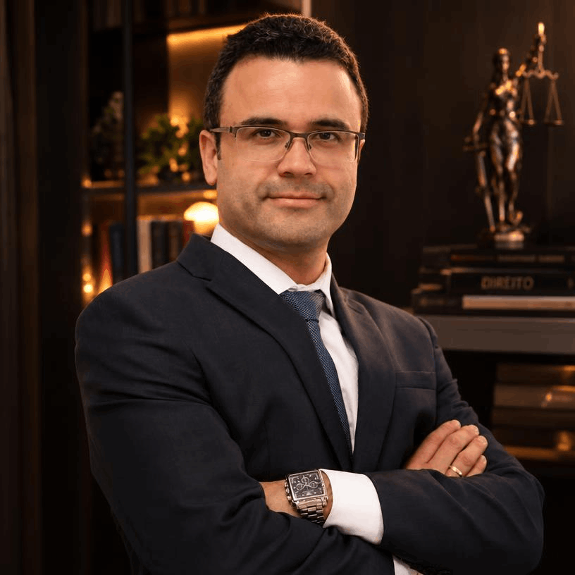 Dr. William Hugo Barbosa, sócio do escritório Barbosa e Mesquita